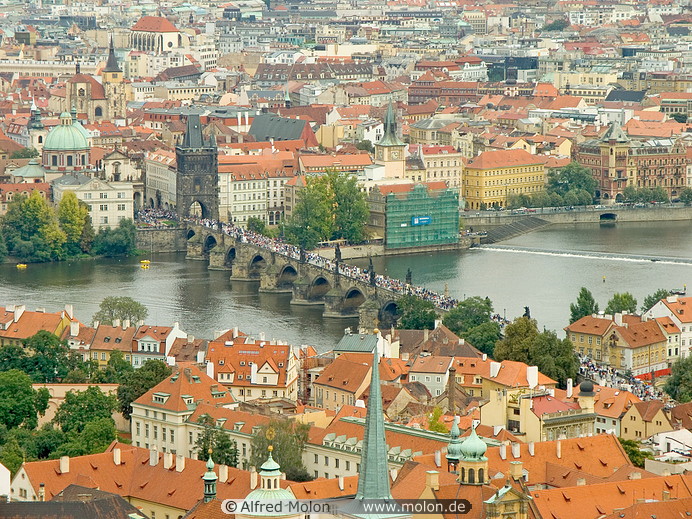 http://www.ddde.de/Czech/Prague/Vltava/14%20View%20of%20Charles%20bridge%20and%20old%20town.jpg